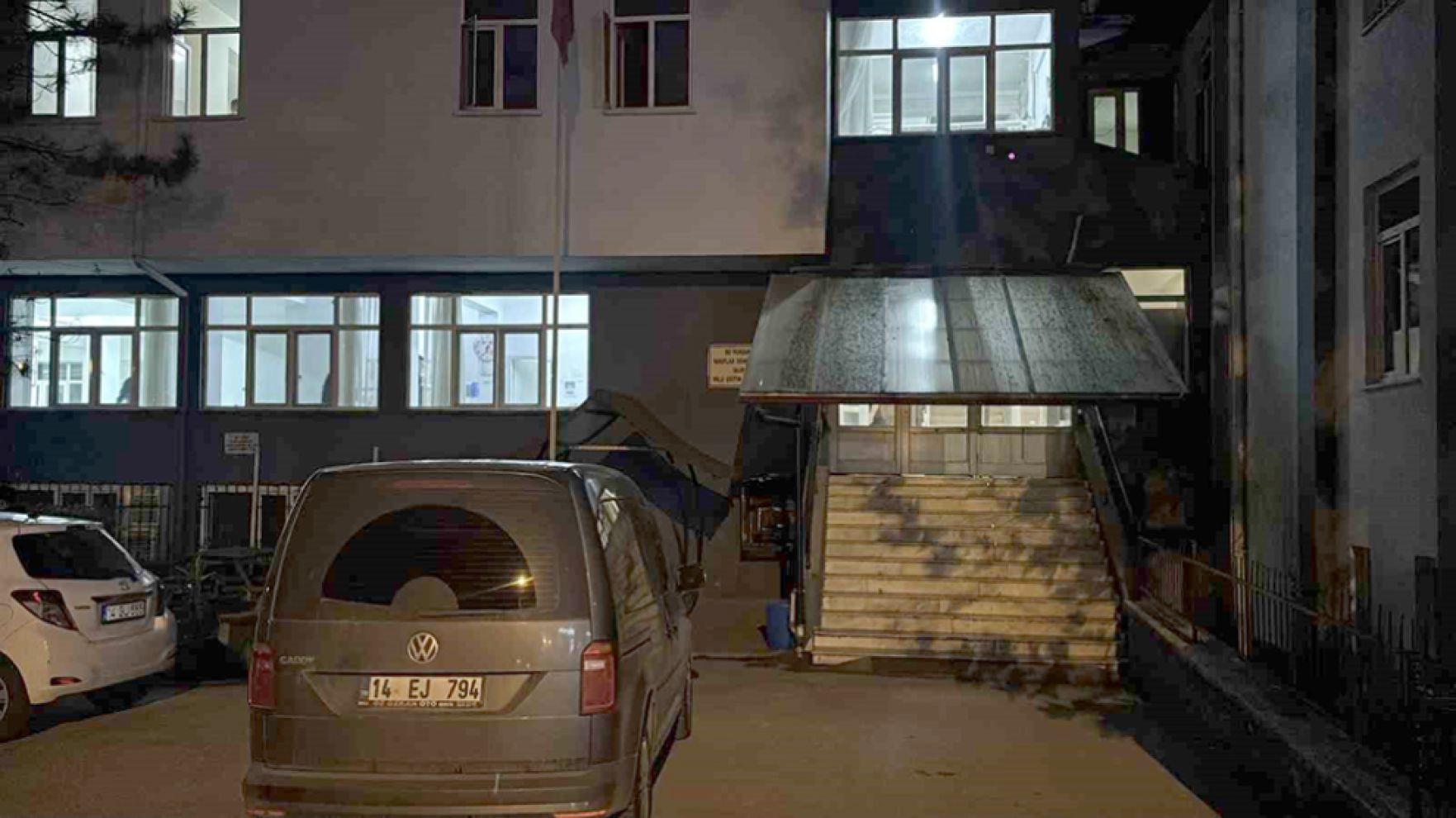 Bolu'da lise öğrencisi kendini bıçakla yaraladı