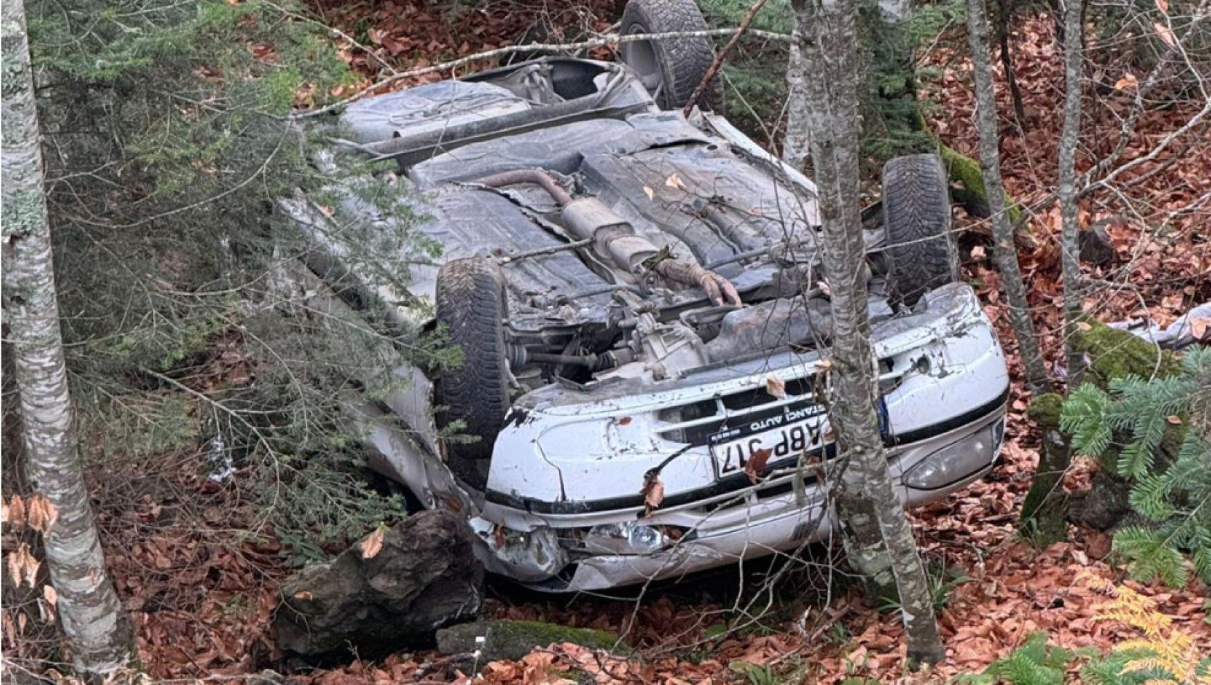 Yedigöller yolunda aile kabusu yaşadı: Otomobil 30 metrelik uçuruma yuvarlandı
