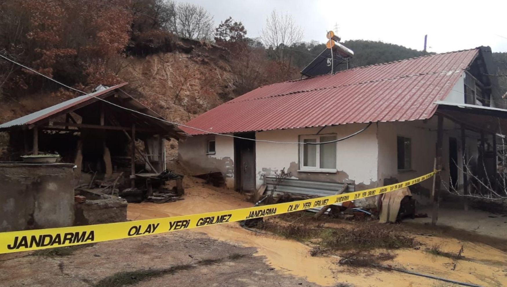 Bolu'da heyelan nedeniyle 3 ev boşaltıldı