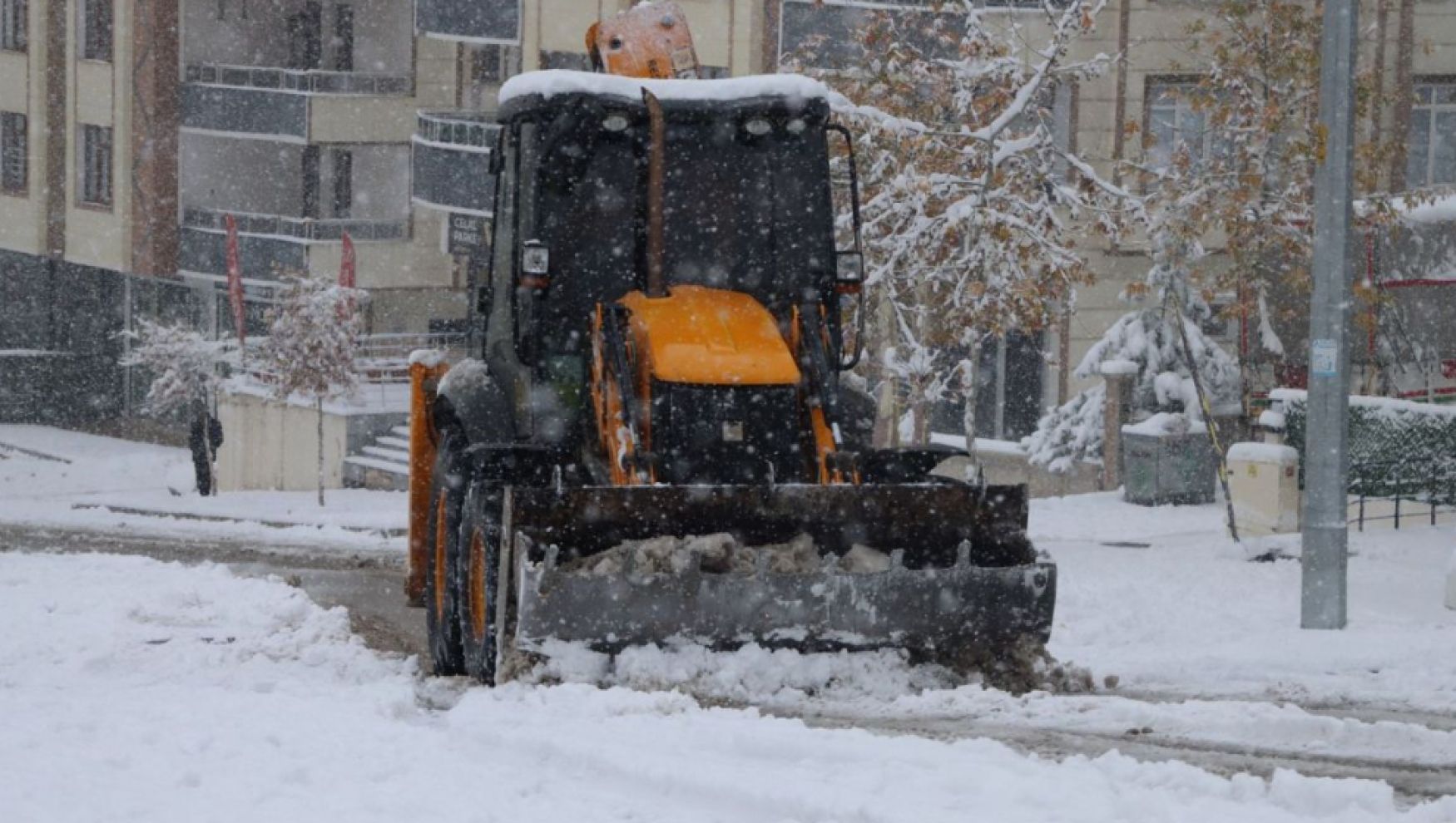 Bolu’da kar belediyeyi şaşırttı: sokaklar kapalı, kepçeler randevulu