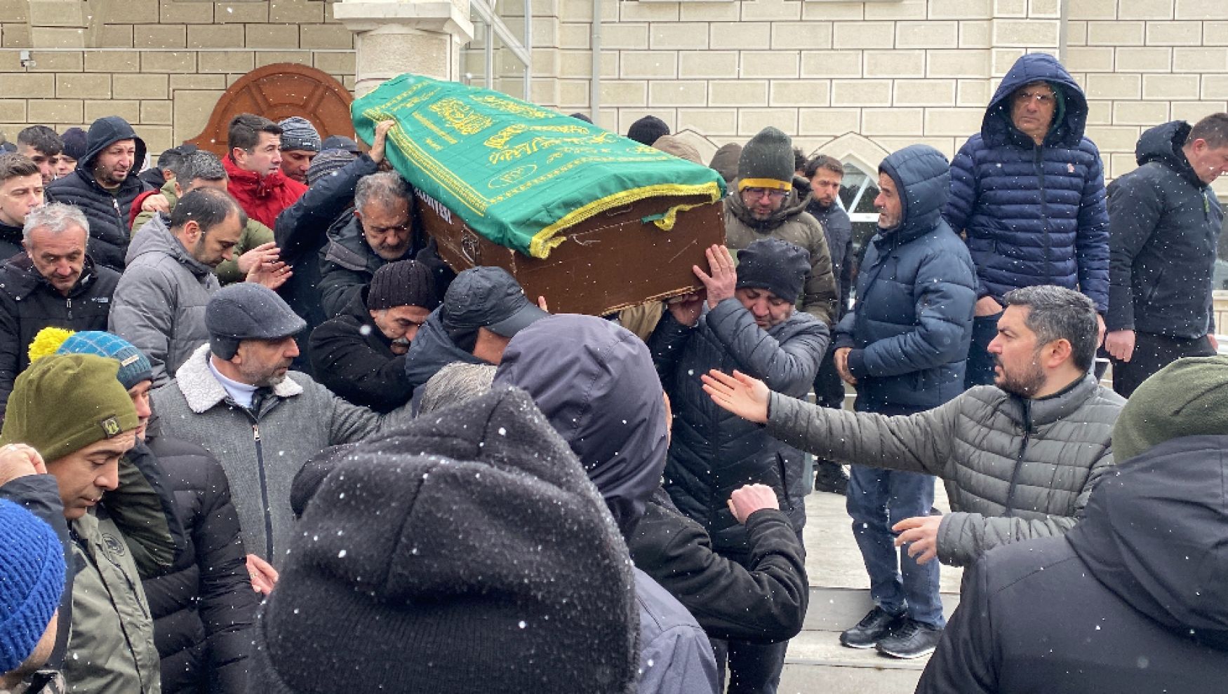 Evlat acısına dayanamayan anne son yolculuğuna uğurlandı