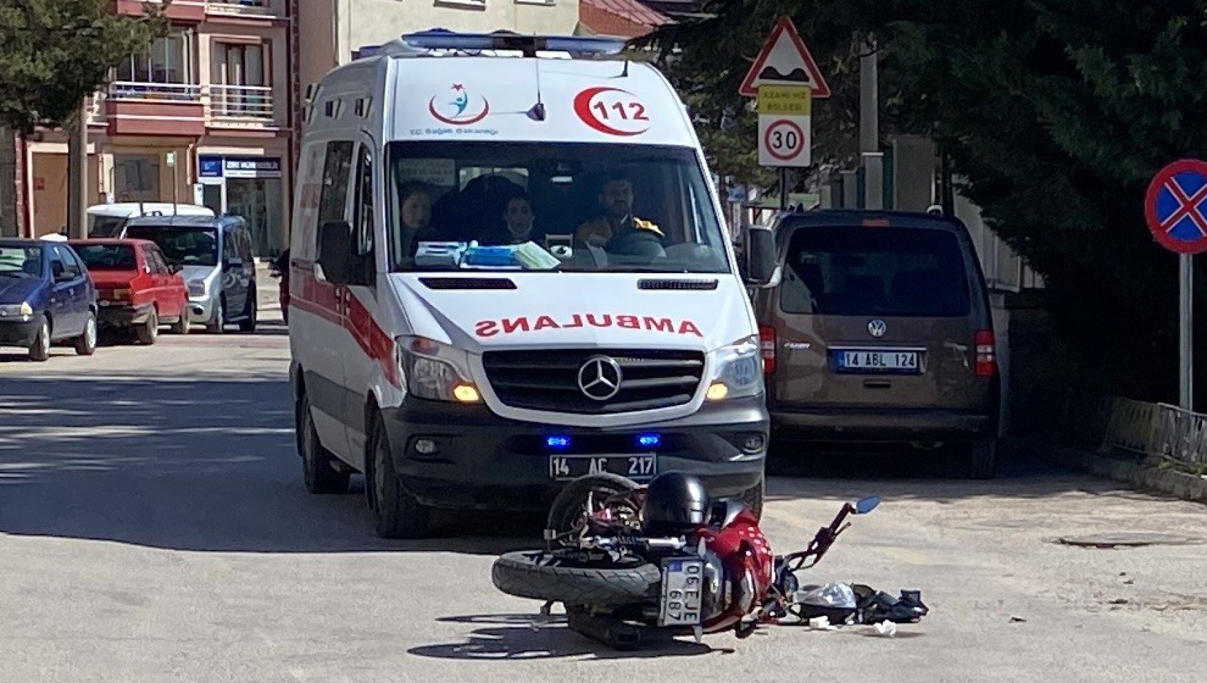 Bolu’da hafif ticari araç ile motosiklet çarpıştı: 1 yaralı