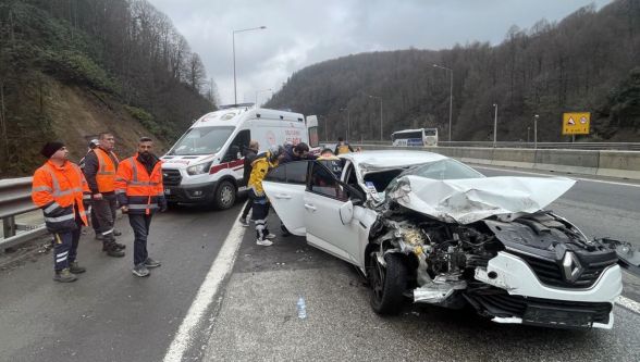 Bolu Dağı'nda kaza: 2'si çocuk 4 yaralı