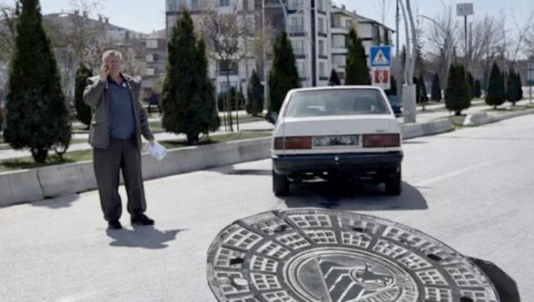 Açık unutulan rögar kazaya neden oldu