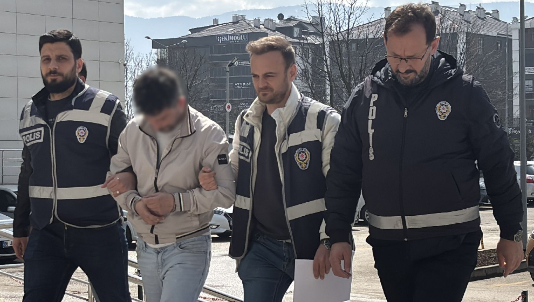 2 şehirde vurgun yaptı, film gibi kovalamacayla yakalandı