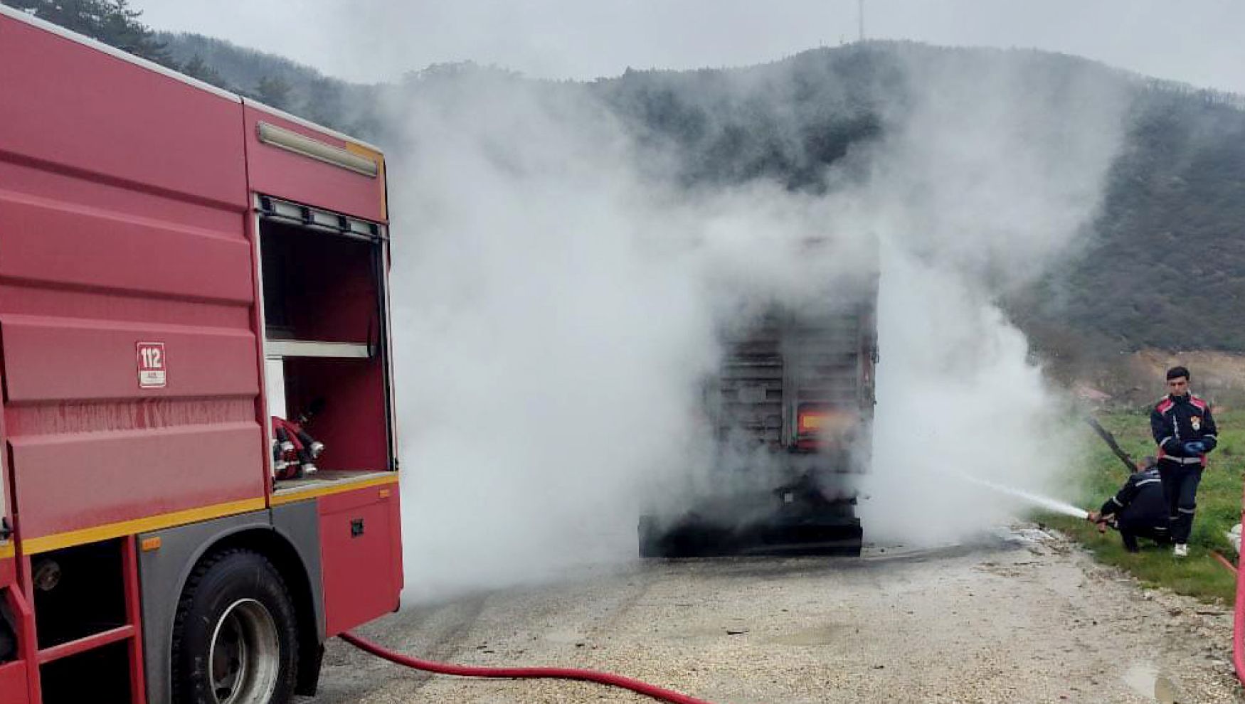 Seyir halindeyken lastik alev aldı