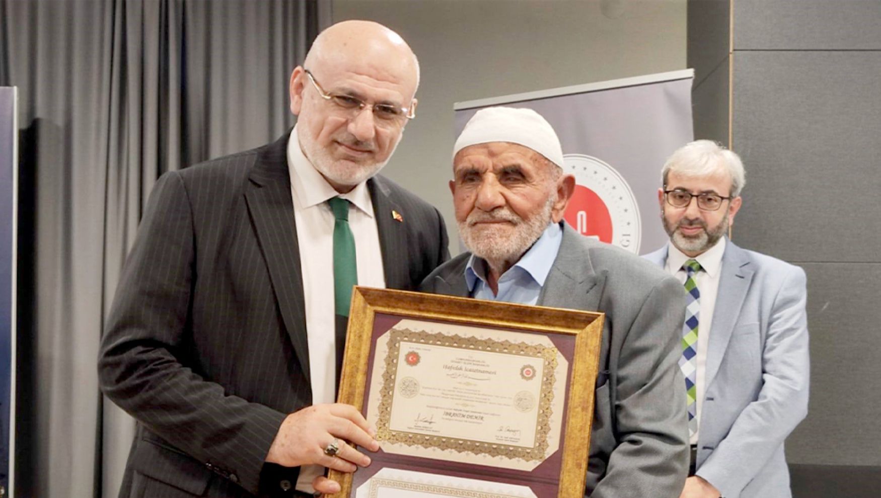 87 yaşında hafızlık belgesini aldı