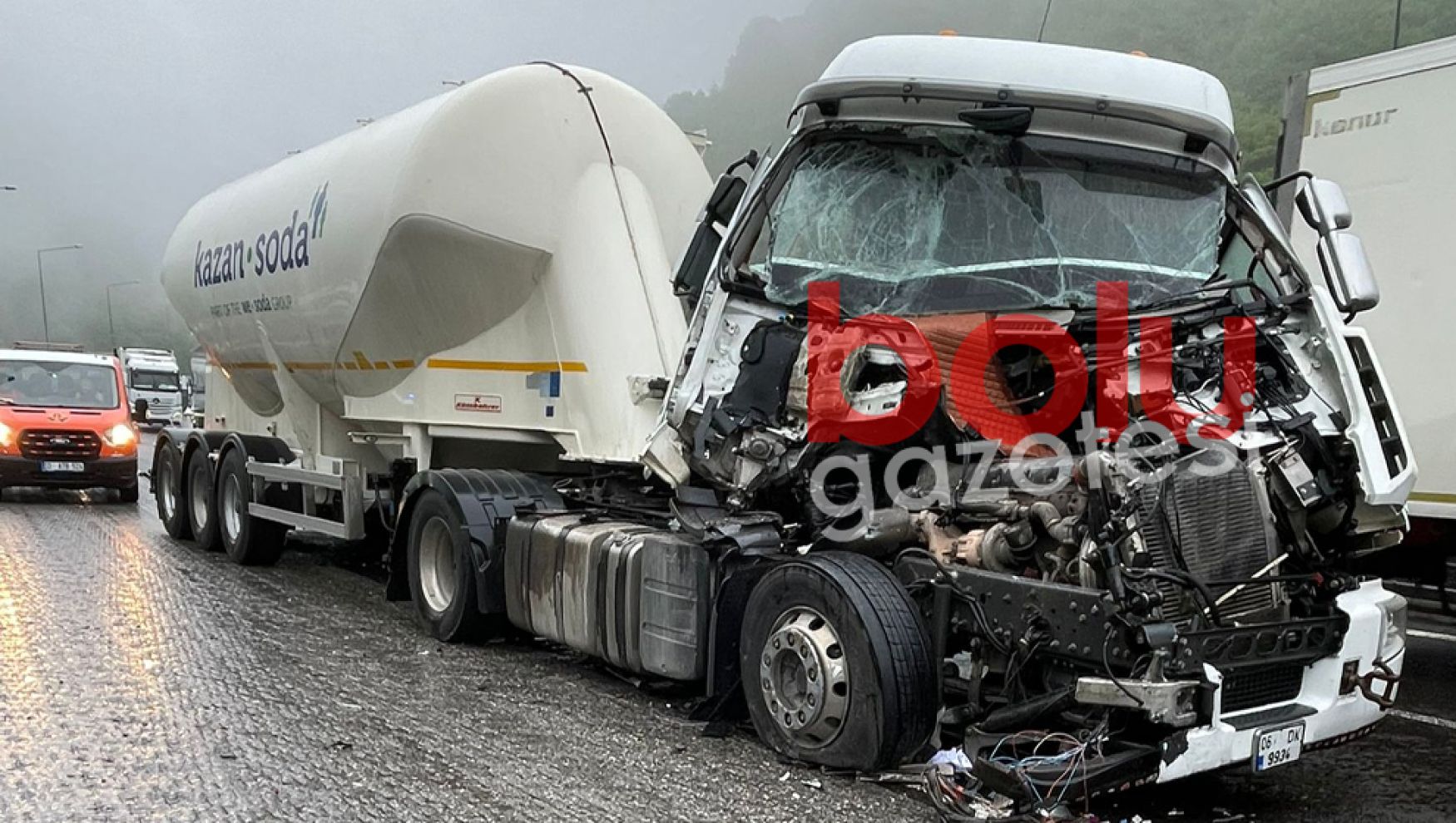 Hurdaya dönen tırdan burnu bile kanamadan çıktı