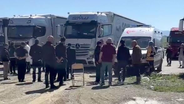 Park halindeki tırda ölü bulundu