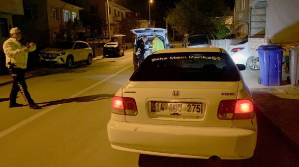 Polisi görünce aracı bırakıp kaçtı