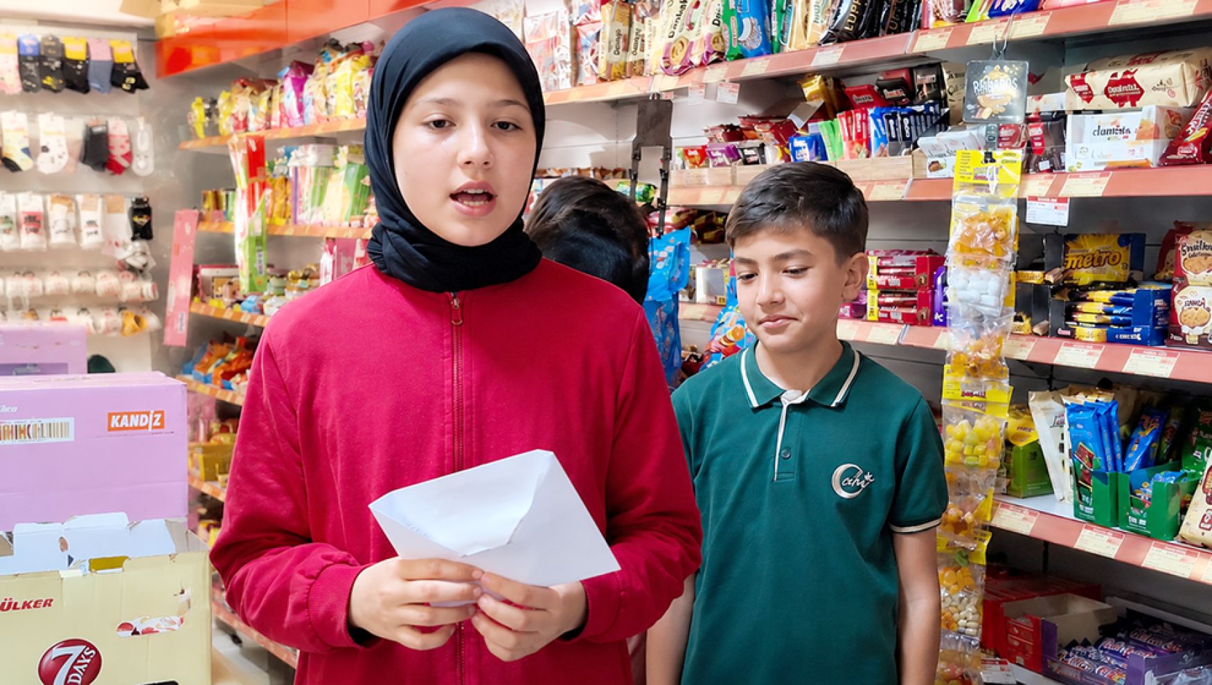 Harçlıklarını birleştirdiler, veresiye defterlerini kapattılar