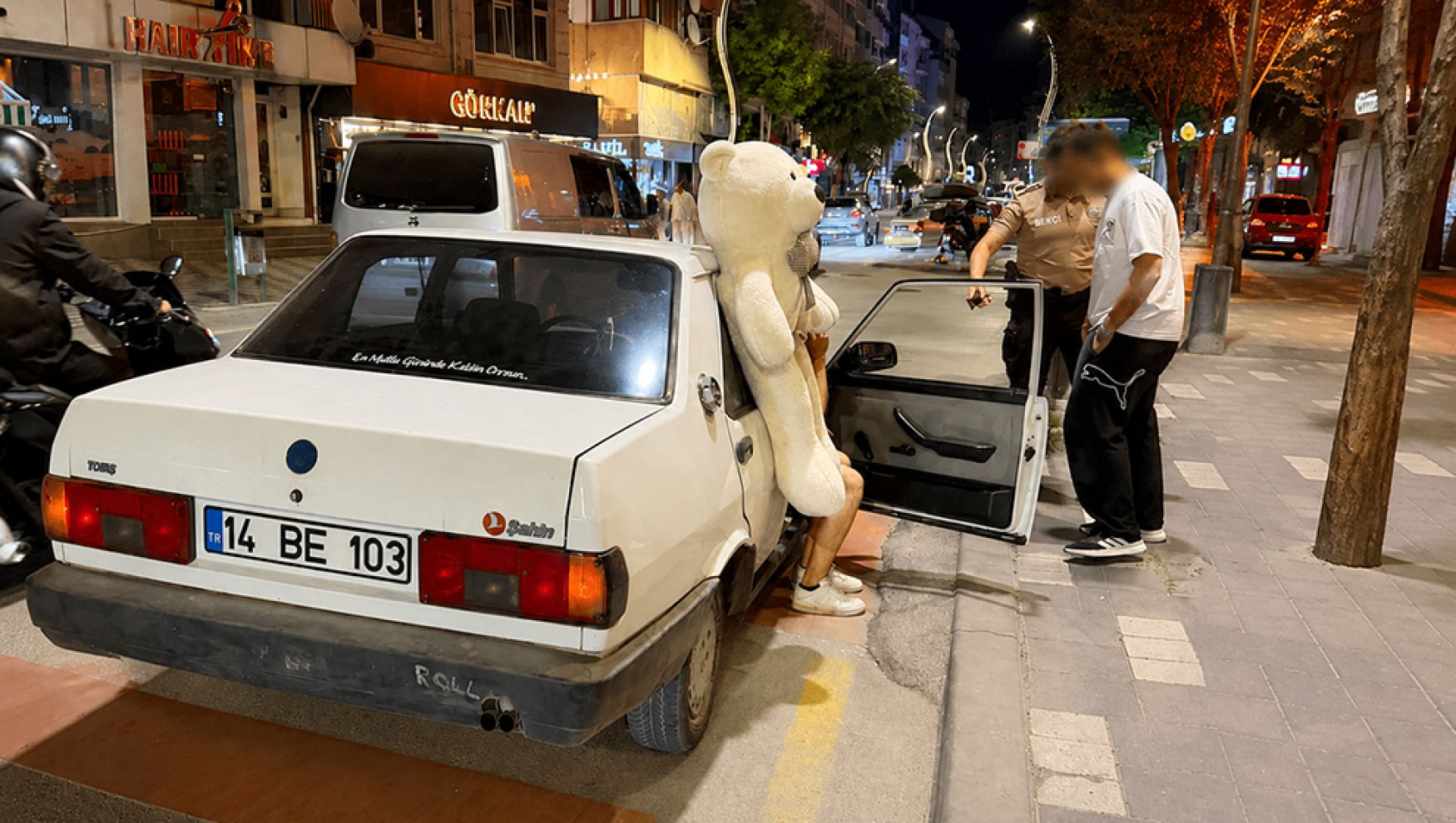 Hem ehliyeti yok hem de şov yaptı! 41 bin lira ceza yedi