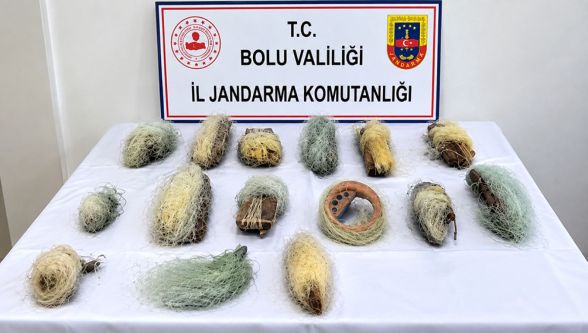 Dörtdivan'da gölete ağ operasyonu: 15 ağ imha edildi