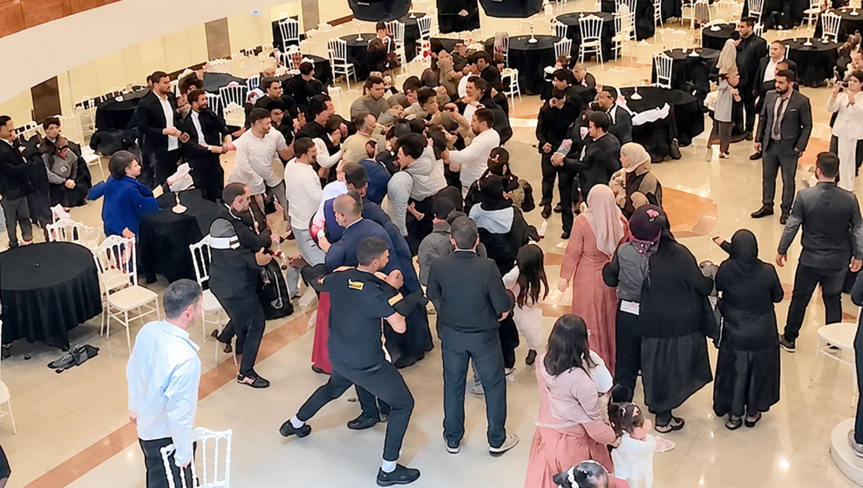 Bolu’da düğünde takı kavgası! Sandalyeler havada uçuştu
