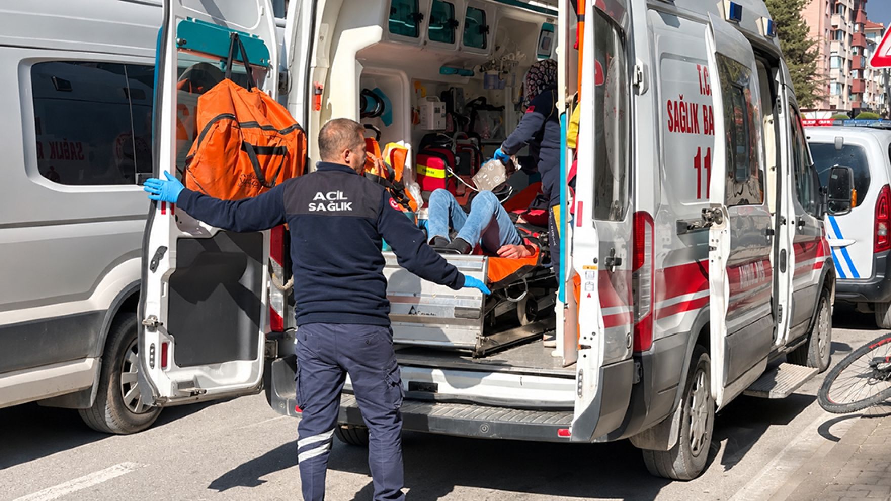 Bolu’da iş görüşmesine giderken bayıldı, başından yaralandı
