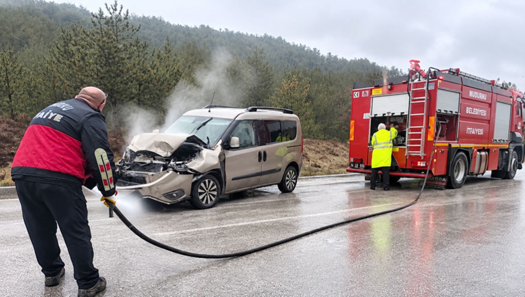 Mudurnu'da tır ile hafif ticari araç çarpıştı: 1 yaralı