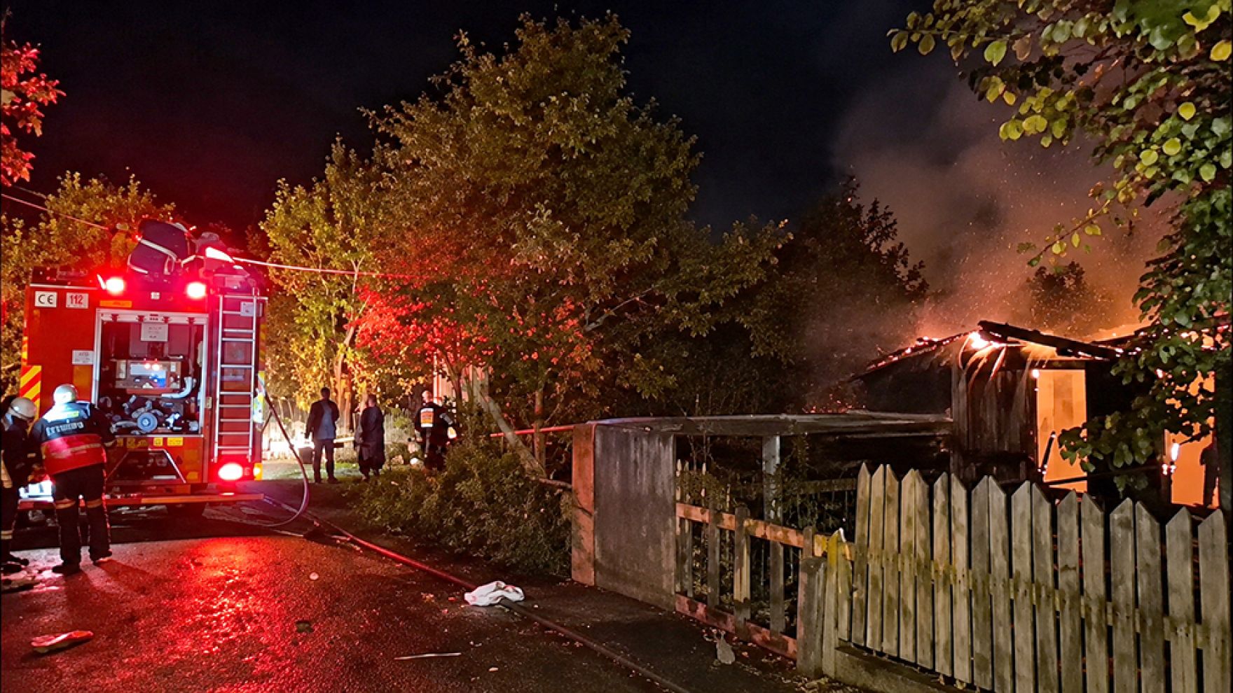 Mudurnu’da yıldırım düşen ev alev alev yandı